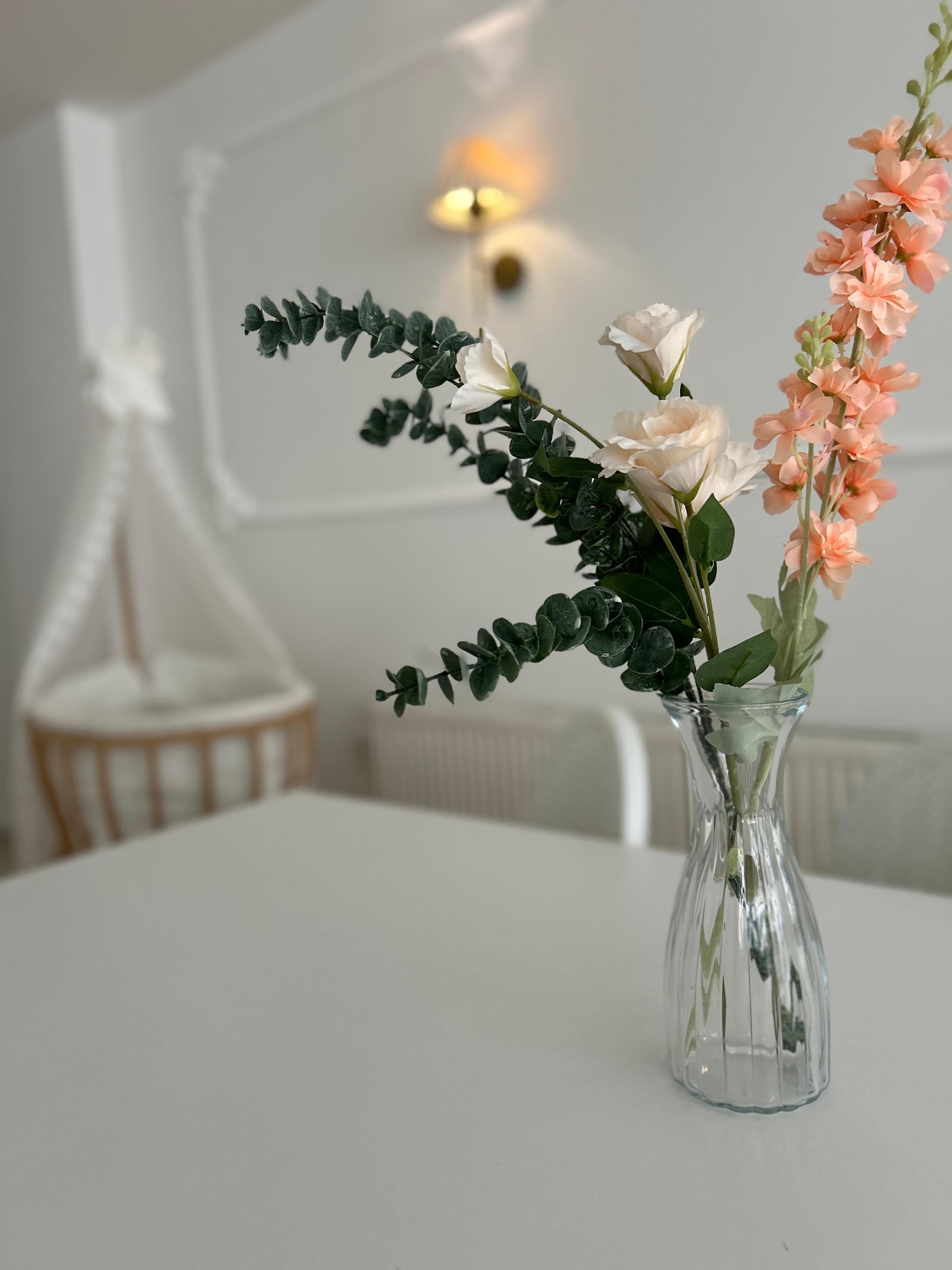 White Flowers Davet Evi