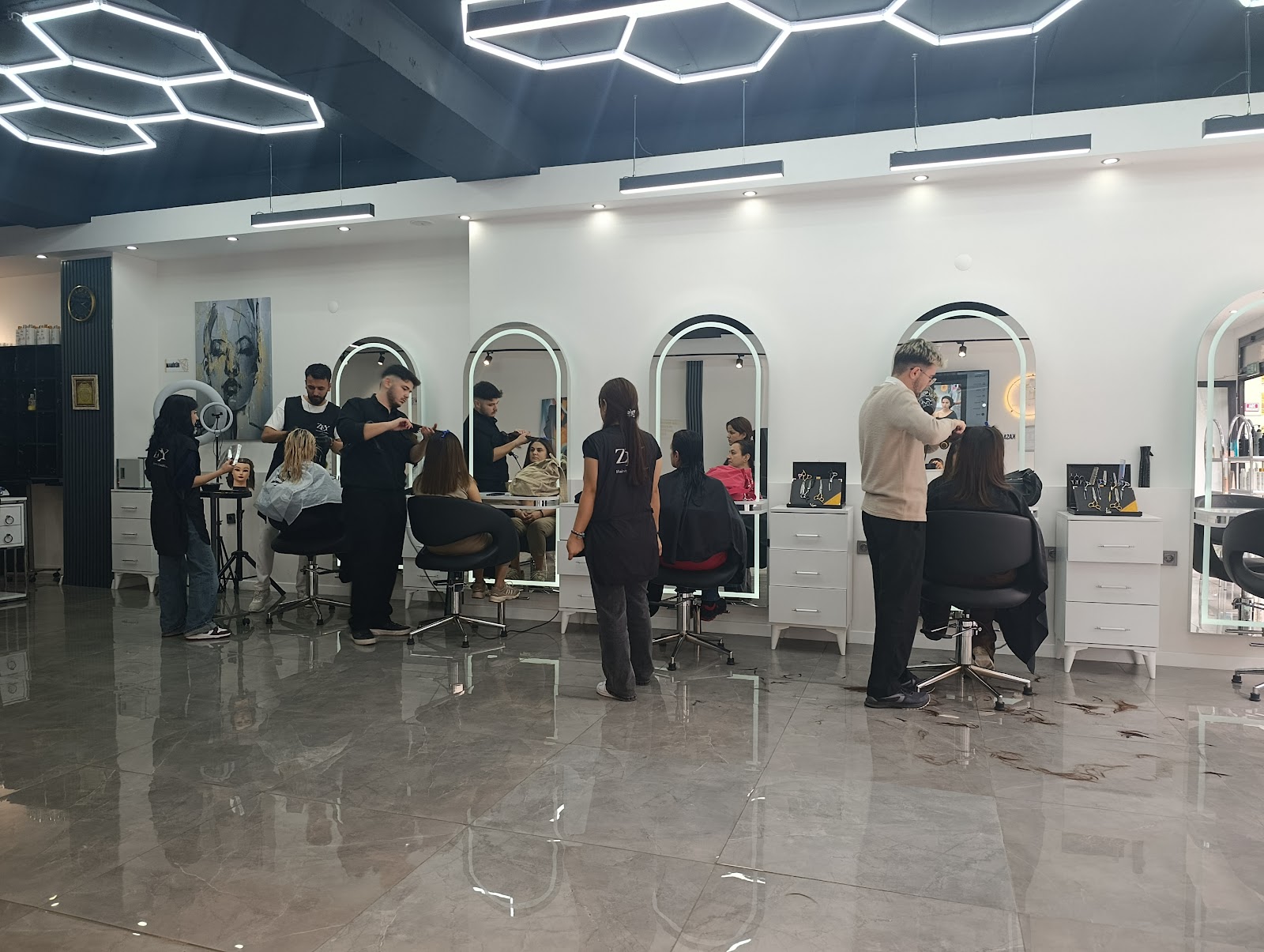 Zey Bayan Kuaförü & Hairstyle-Coiffeur